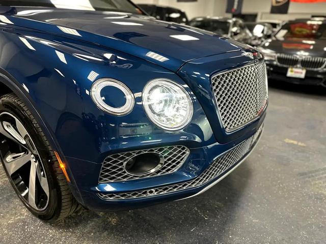 Photo of 2018 Blue Bentley Bentayga