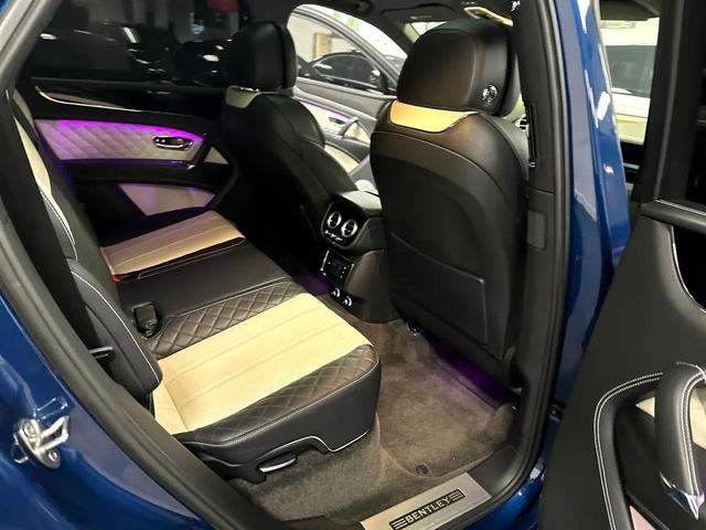 Photo of 2018 Blue Bentley Bentayga
