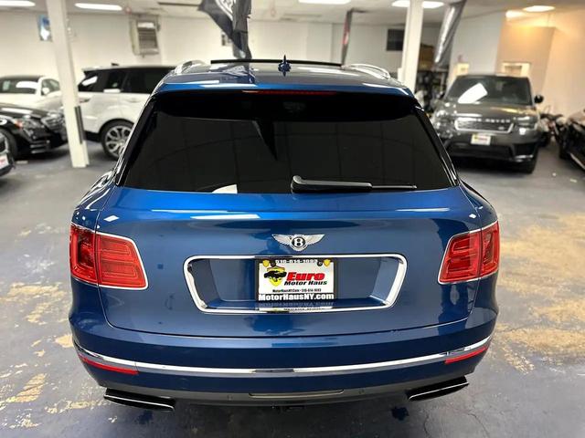 Photo of 2018 Blue Bentley Bentayga