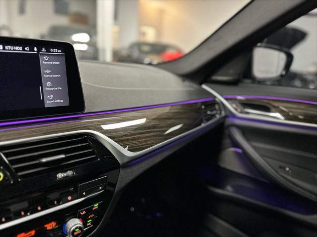 Photo of 2022 Dark Graphite Metallic BMW 540