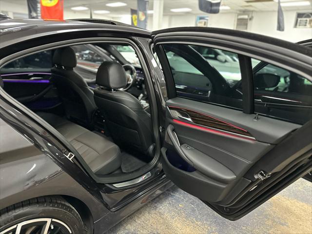 Photo of 2022 Dark Graphite Metallic BMW 540