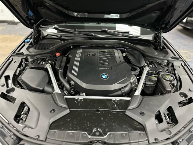 Photo of 2022 Dark Graphite Metallic BMW 540