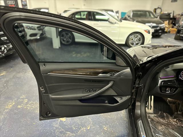 Photo of 2022 Dark Graphite Metallic BMW 540