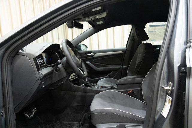 Photo of 2025 Platinum Volkswagen Jetta