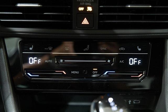 Photo of 2025 Platinum Volkswagen Jetta