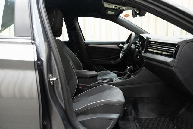 Photo of 2025 Platinum Volkswagen Jetta