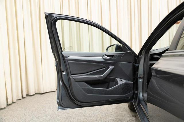 Photo of 2025 Platinum Volkswagen Jetta