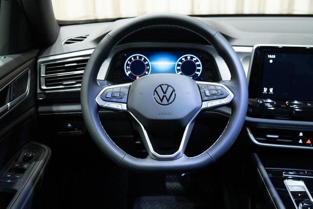 Photo of 2026 deep black pearl Volkswagen Atlas Cross Sport