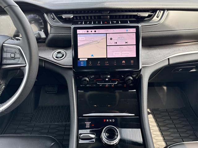 Photo of 2024 Silver Zynith Jeep Grand Cherokee
