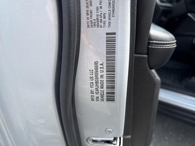Photo of 2024 Silver Zynith Jeep Grand Cherokee