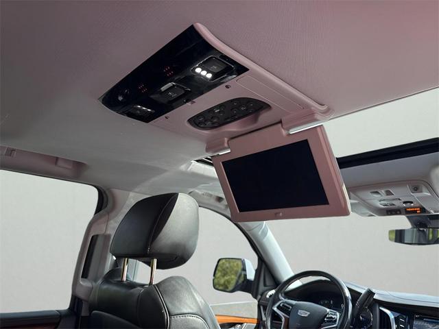 Photo of 2017 Crystal White Tricoat Cadillac Escalade