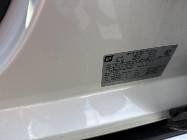 Photo of 2017 Crystal White Tricoat Cadillac Escalade