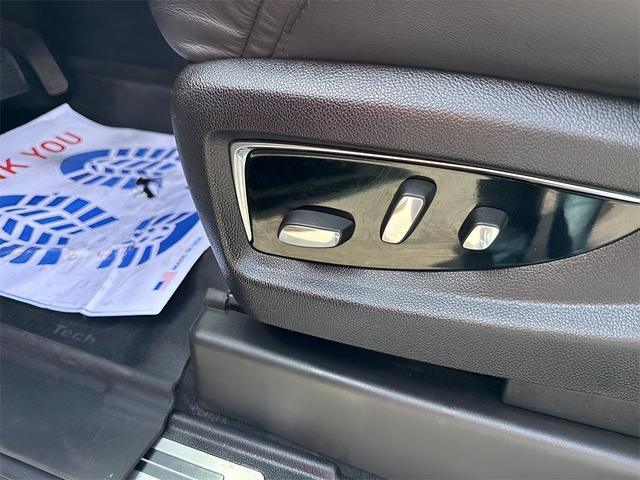 Photo of 2017 Crystal White Tricoat Cadillac Escalade
