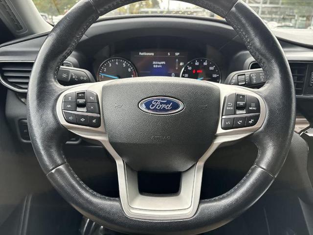 Photo of 2023 Iconic Silver Metallic Ford Explorer