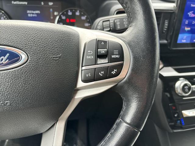 Photo of 2023 Iconic Silver Metallic Ford Explorer