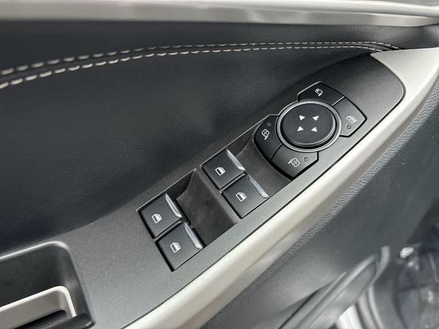 Photo of 2023 Iconic Silver Metallic Ford Explorer