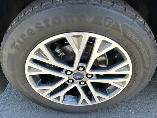 Photo of 2022 Carbonized Gray Metallic Ford Escape
