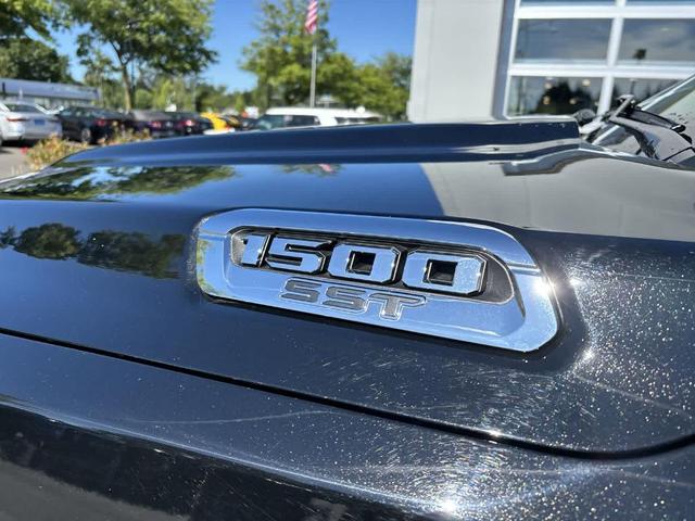 Photo of 2025 Diamond Black RAM 1500
