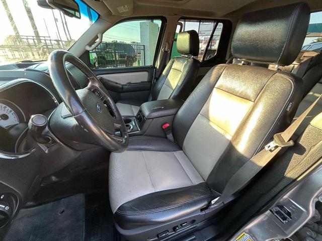 Photo of 2008 Gold Ford Explorer Sport Trac