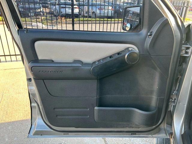 Photo of 2008 Gold Ford Explorer Sport Trac