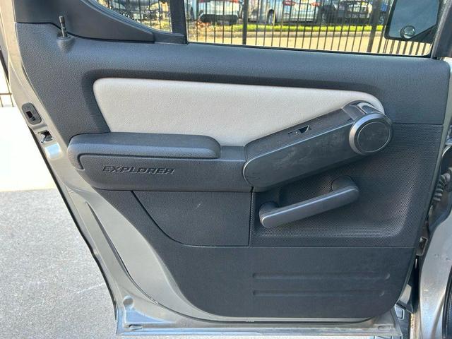 Photo of 2008 Gold Ford Explorer Sport Trac