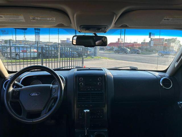 Photo of 2008 Gold Ford Explorer Sport Trac