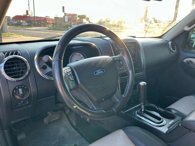 Photo of 2008 Gold Ford Explorer Sport Trac