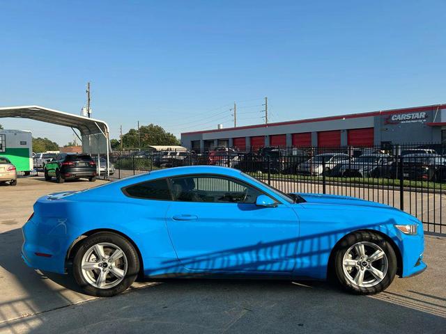 Photo of 2017 Blue Ford Mustang