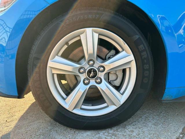 Photo of 2017 Blue Ford Mustang