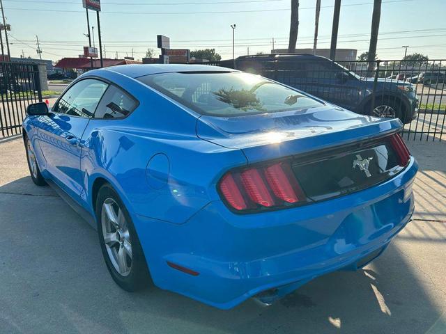 Photo of 2017 Blue Ford Mustang