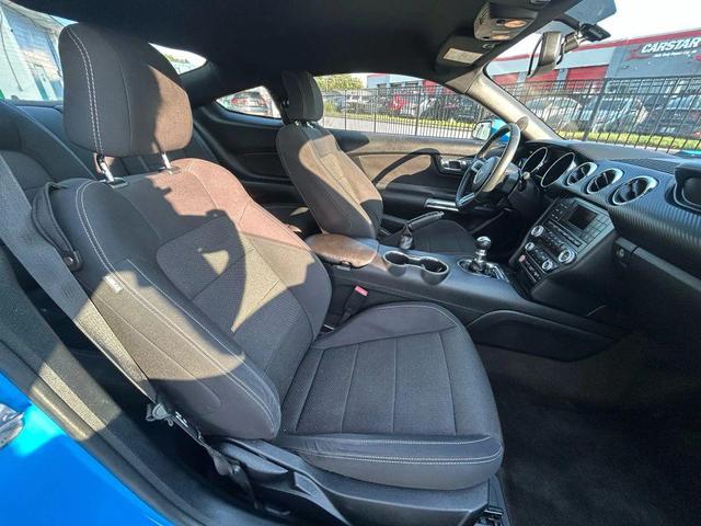 Photo of 2017 Blue Ford Mustang
