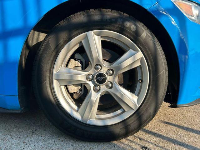 Photo of 2017 Blue Ford Mustang