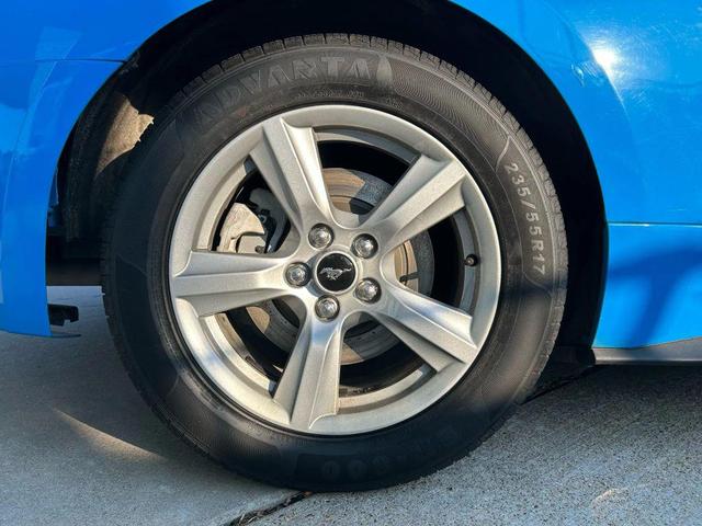 Photo of 2017 Blue Ford Mustang