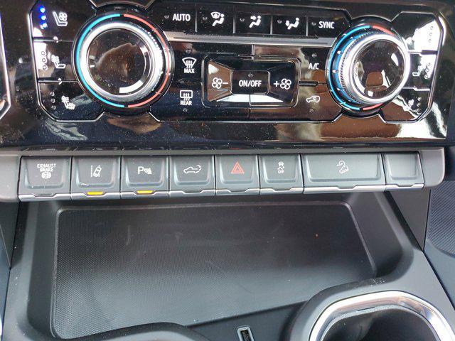 Photo of 2025 Summit White GMC Sierra 2500