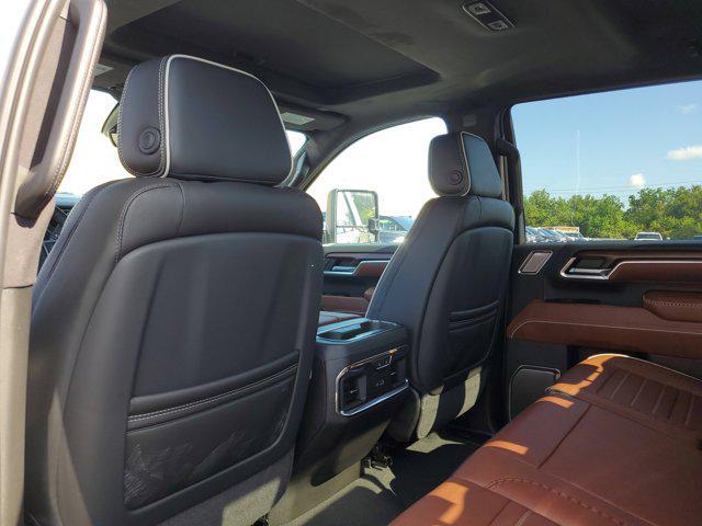 Photo of 2025 Summit White GMC Sierra 2500