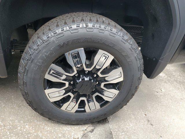 Photo of 2025 Onyx Black GMC Sierra 2500