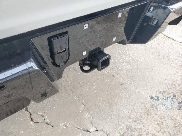 Photo of 2025 Interstellar White GMC HUMMER EV Pickup