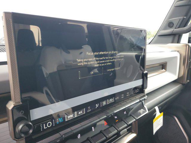Photo of 2025 Interstellar White GMC HUMMER EV Pickup