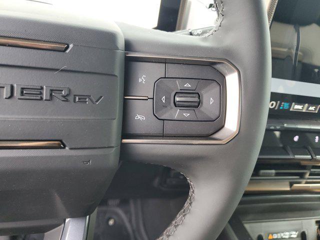 Photo of 2025 Interstellar White GMC HUMMER EV Pickup