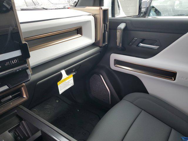 Photo of 2025 Interstellar White GMC HUMMER EV Pickup