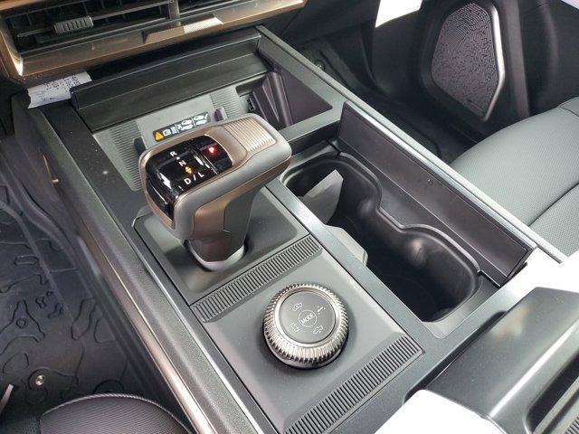 Photo of 2025 Interstellar White GMC HUMMER EV Pickup
