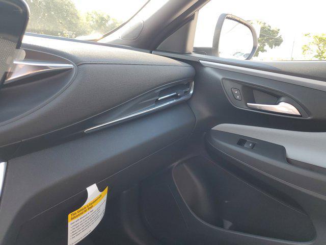 Photo of 2025 Summit White Buick Envista