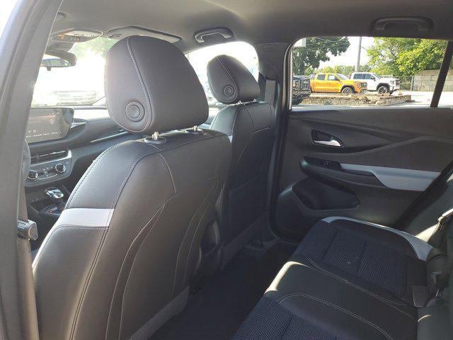 Photo of 2025 Summit White Buick Envista
