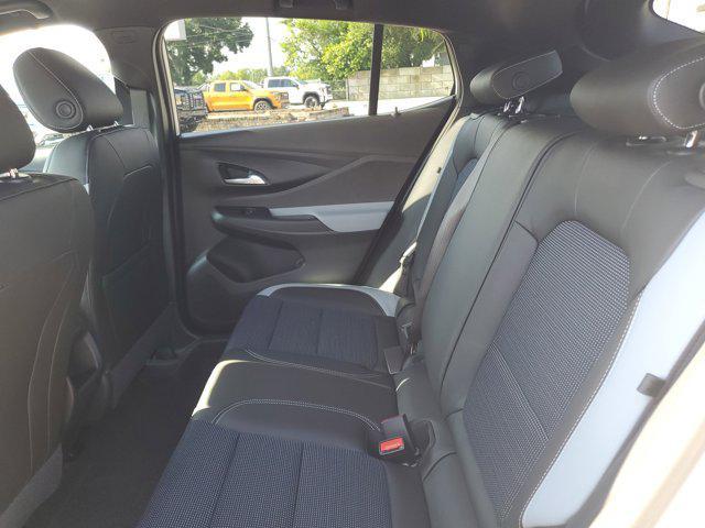 Photo of 2025 Summit White Buick Envista