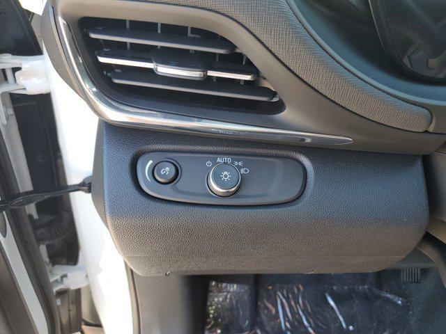 Photo of 2025 Summit White Buick Envista