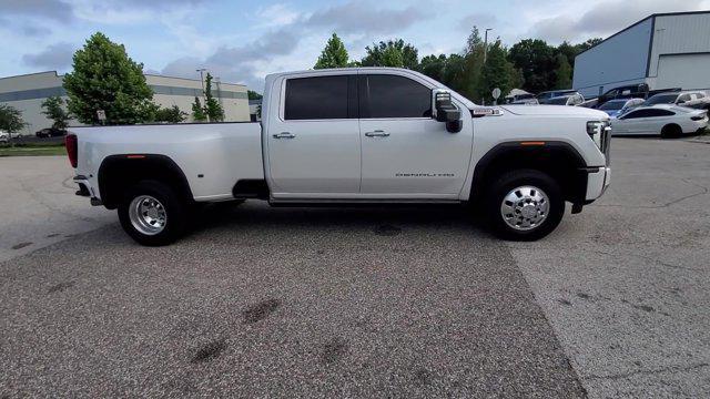 Photo of 2024 White Frost Tricoat GMC Sierra 3500