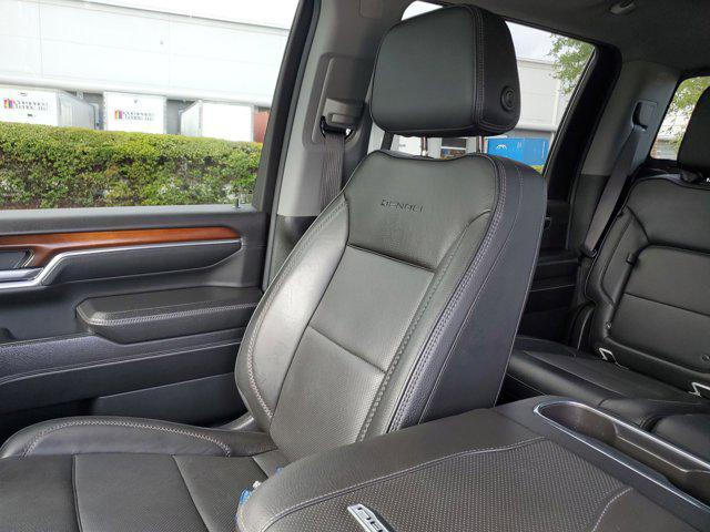 Photo of 2024 White Frost Tricoat GMC Sierra 3500