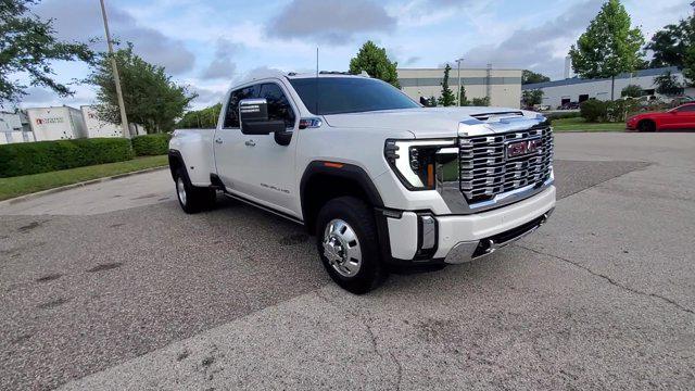 Photo of 2024 White Frost Tricoat GMC Sierra 3500