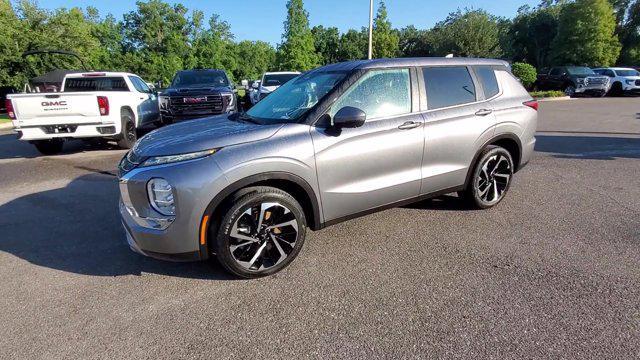 Photo of 2024 Mercury Gray Metallic Mitsubishi Outlander