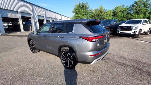 Photo of 2024 Mercury Gray Metallic Mitsubishi Outlander